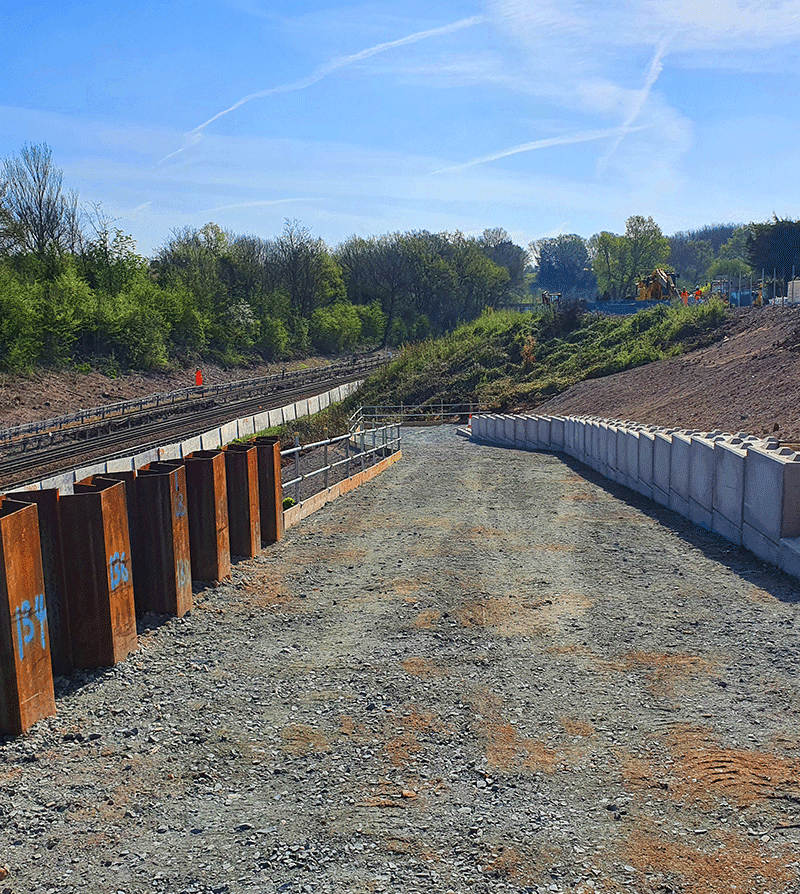 Chigwell Embankment - image 8