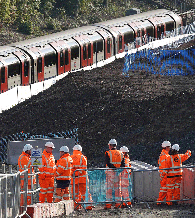 Chigwell Embankment - image 12